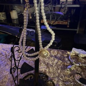 Elegant Pearl Necklace with Gold Accents